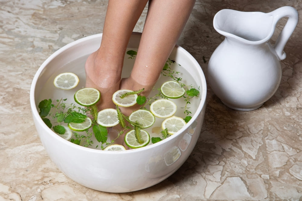 4. Massage và Ngâm Chân 