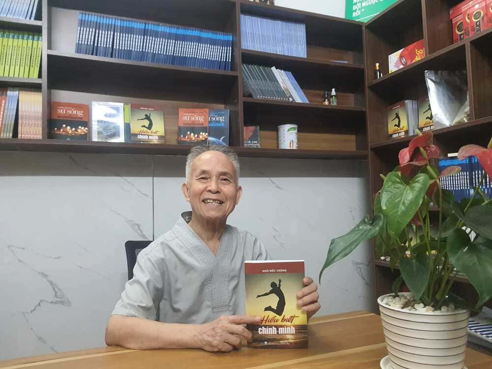 Sách Hiểu Biết Chính Mình