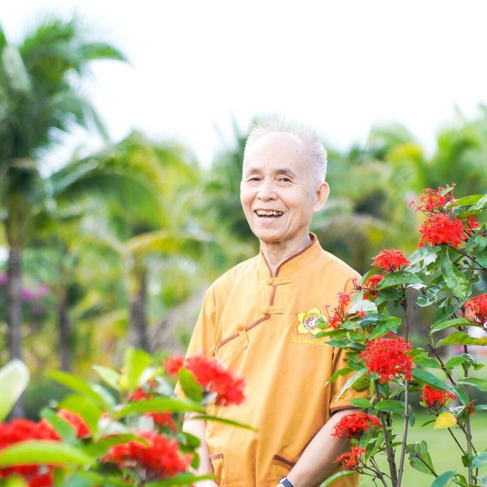 Lương y Ngô Đức Vượng đã áp dụng thực dưỡng và lối sống cân bằng để tự chữa ung thư đại tràng cho chính mình. 